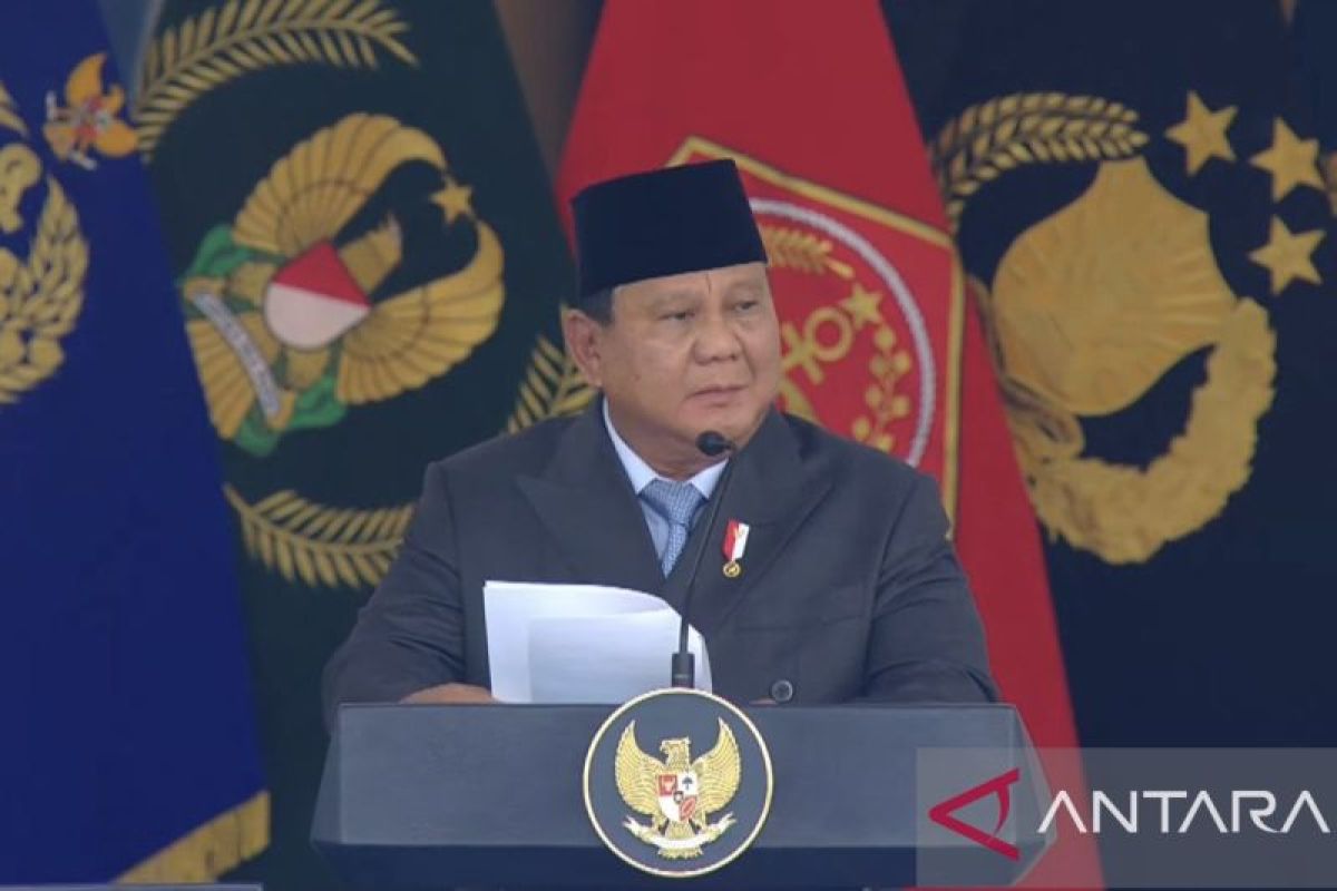Prabowo urges 1,177 new TNI, Polri officers to master AI