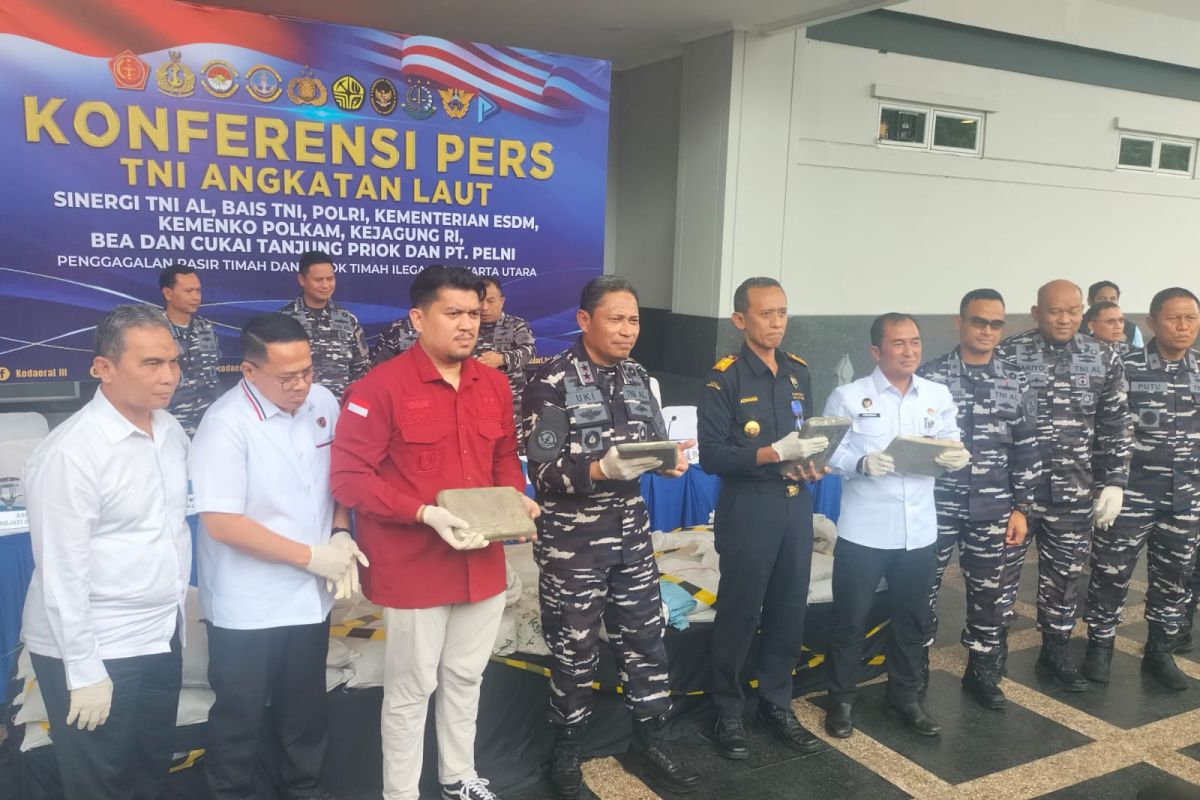 Indonesian Navy Foils Two Tin Sand Smuggling Attempts in a Month