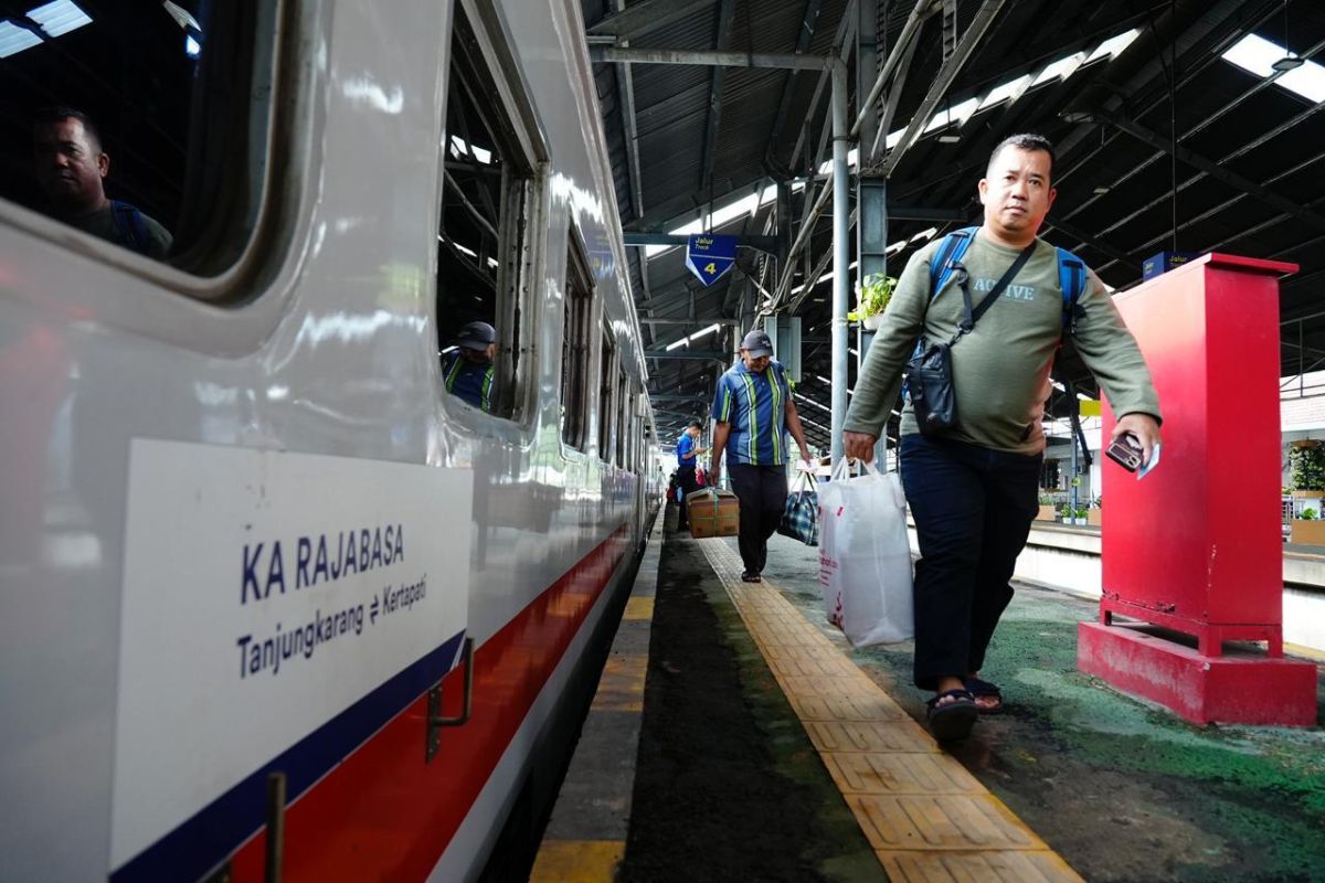 Government Support Through PSO and Pioneer Trains Keeps Rail Fares Affordable
