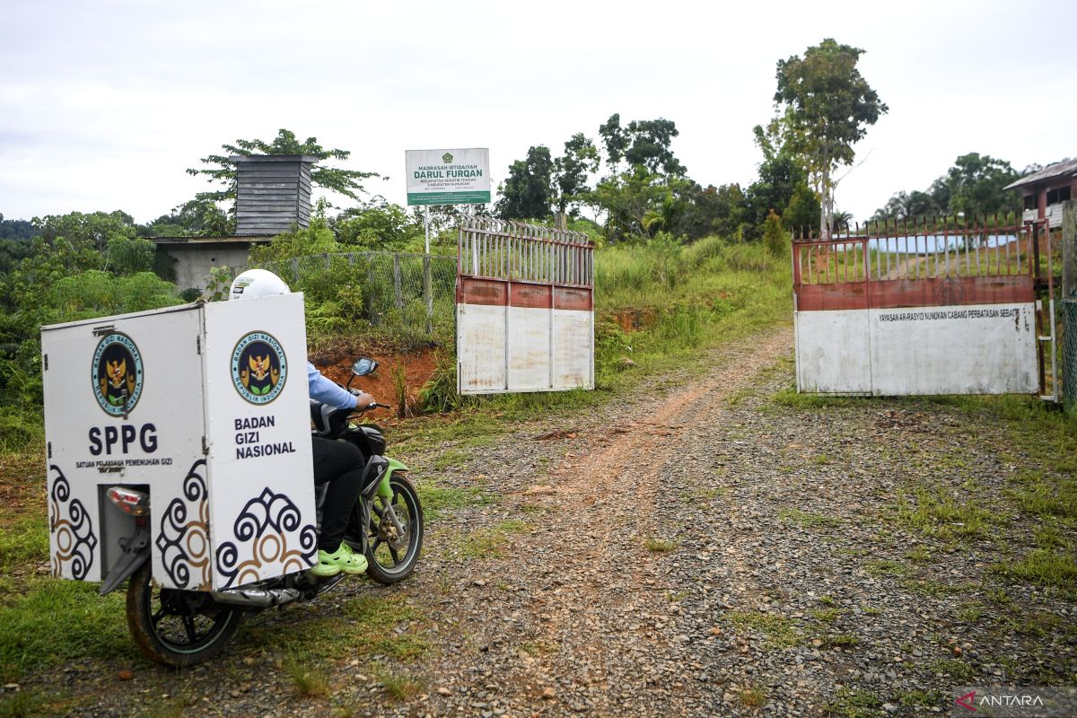 Free Nutritious Meals Distributed to Schools on Indonesia-Malaysia Border