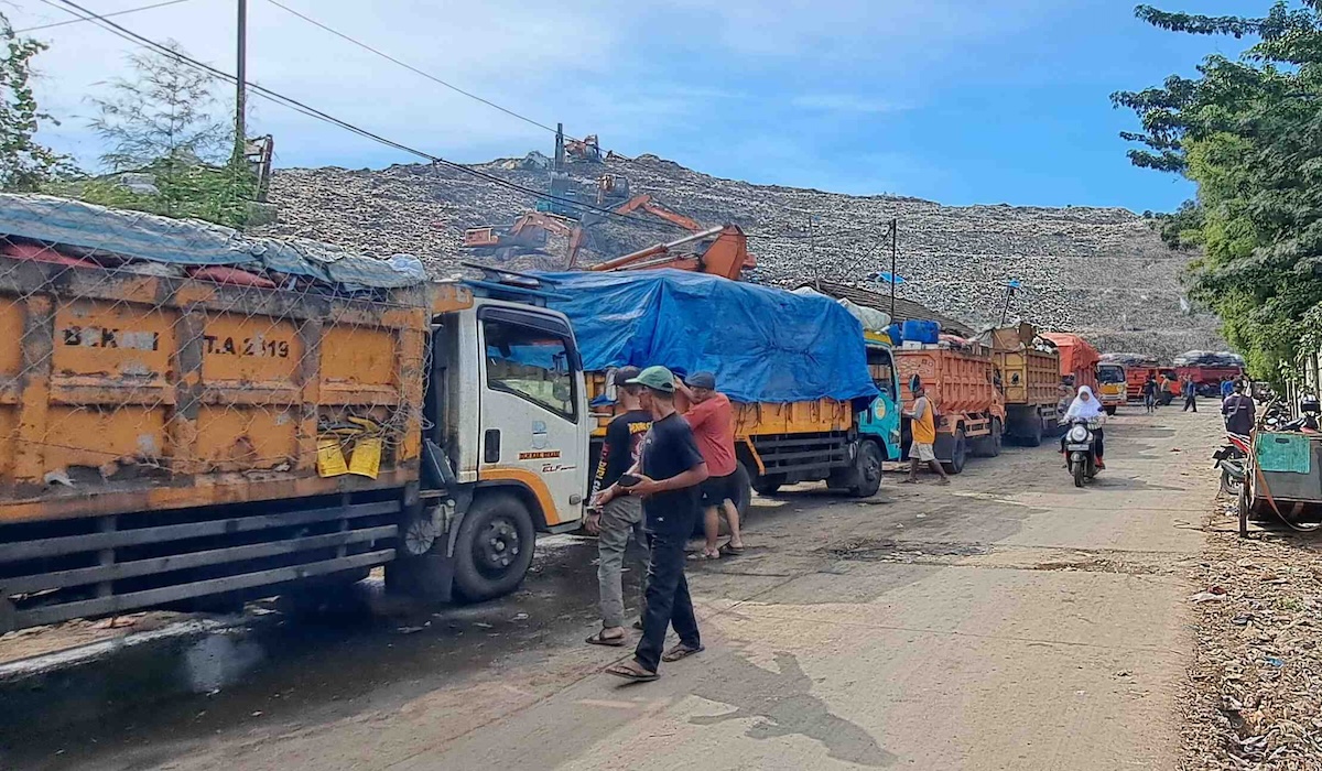 24-Hour Patrols Intensified at Burangkeng Landfill to Prevent Fires