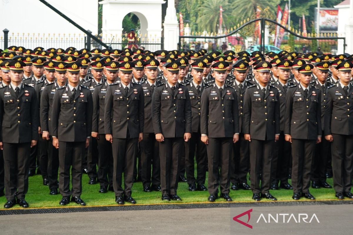 Joint TNI-Polri Officer Inauguration Ceremony at Merdeka Palace Secured Without Incident