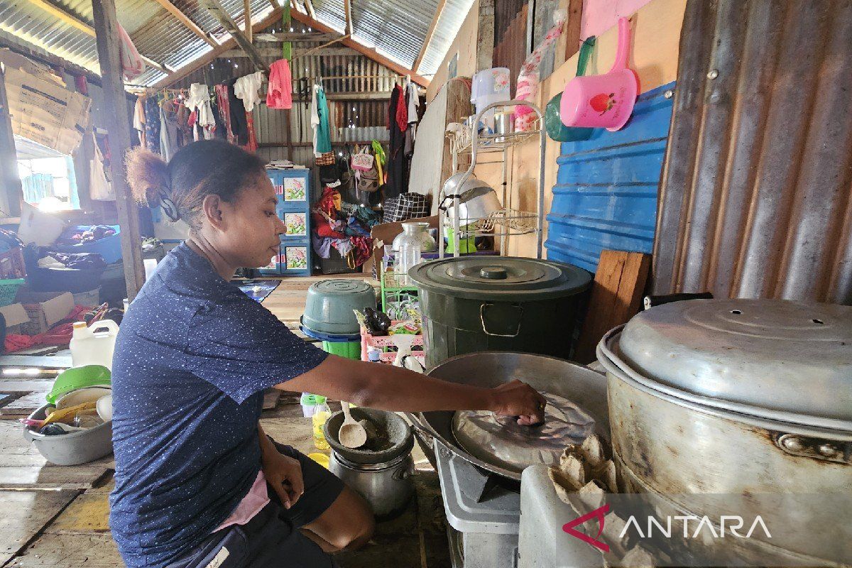 Awaiting Decent Housing on the Papuan Coast