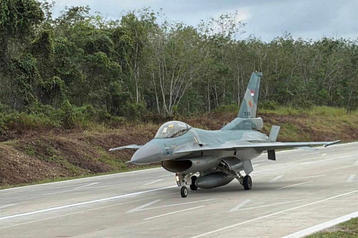 Two toll roads in Java prepared for emergency fighter jet landing trials