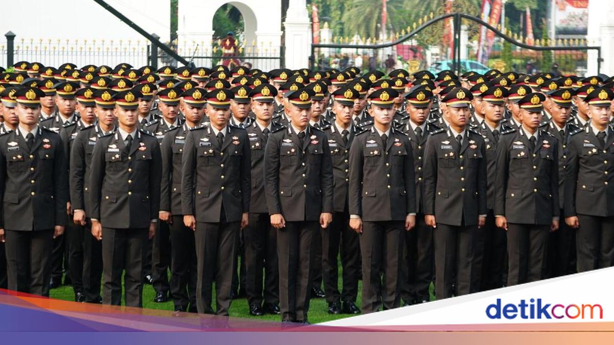 Solemn Ceremony as 1,177 TNI-Polri Officers Commissioned at Merdeka Palace