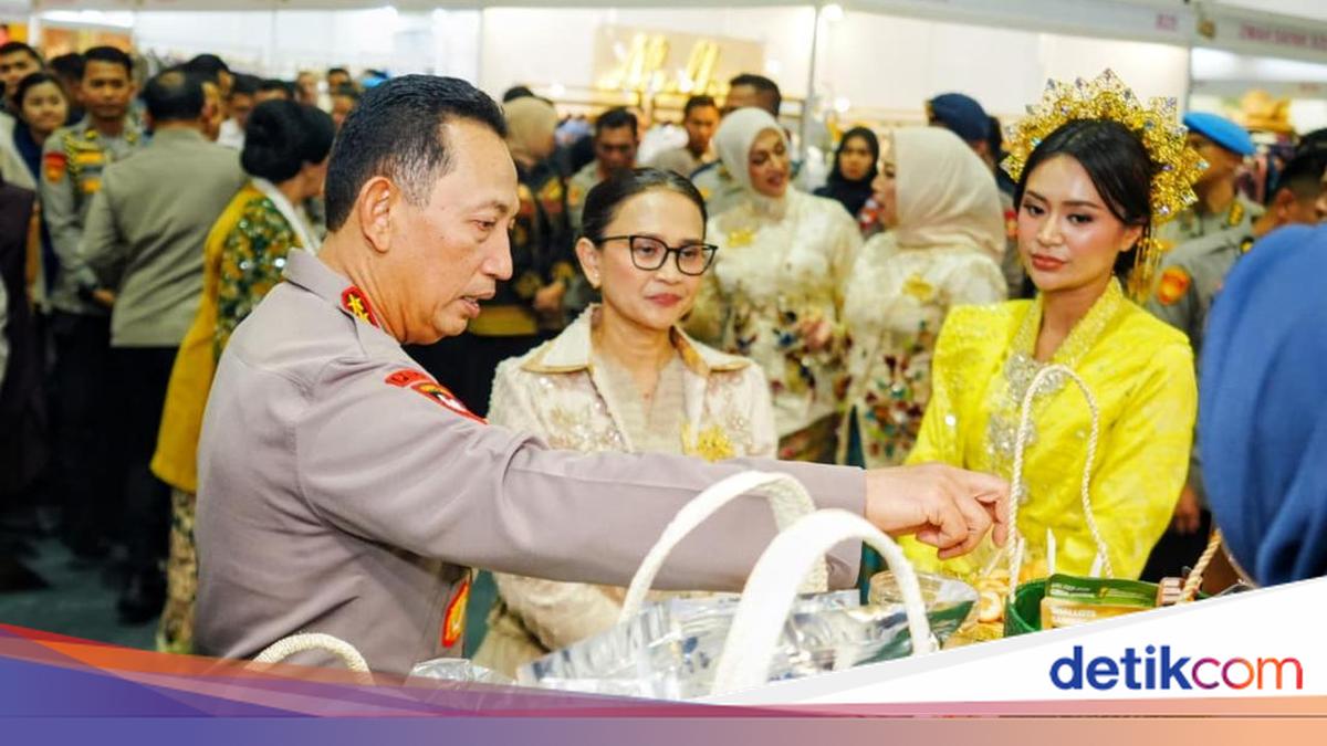 National Police Chief Visits Bhayangkari Nusantara Creative Bazaar at JCC Senayan