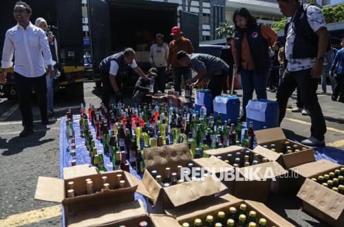 Central Java Police Destroy Hundreds of Thousands of Bottles of Illegal Alcohol from Operation Pekat Candi 2026