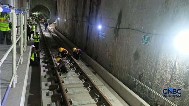 Jakarta's 'Belly' Drilled 18 Metres Deep for MRT Monas Station Construction