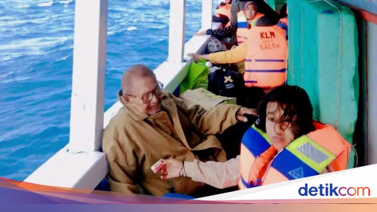 Grandfather Umar Gives Life Jacket to Grandchild Before KLM Nurul Salsa Sinks