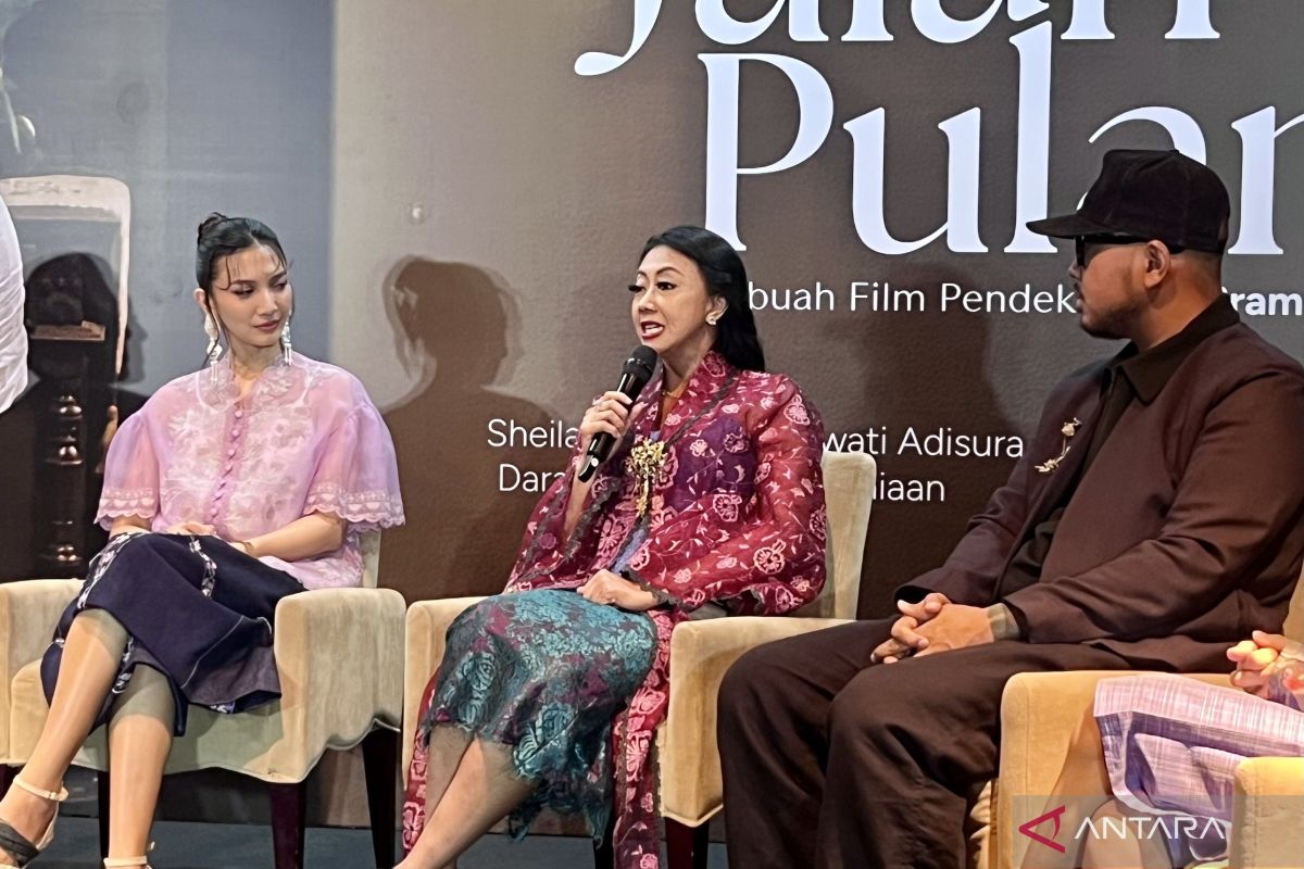Asri Welas: Kebaya Can Follow Trends Without Losing Cultural Value