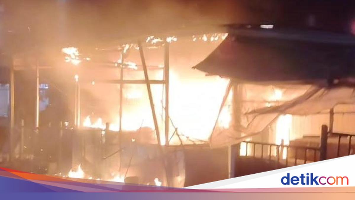 Fire at Ciputat Shop Houses Extinguished, Suspected Electrical Short Circuit
