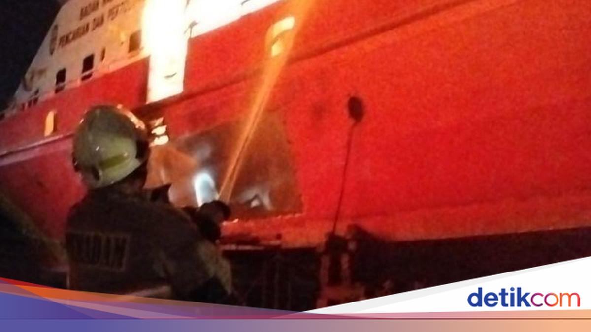 Basarnas Vessel Catches Fire During Maintenance at Muara Baru Dock