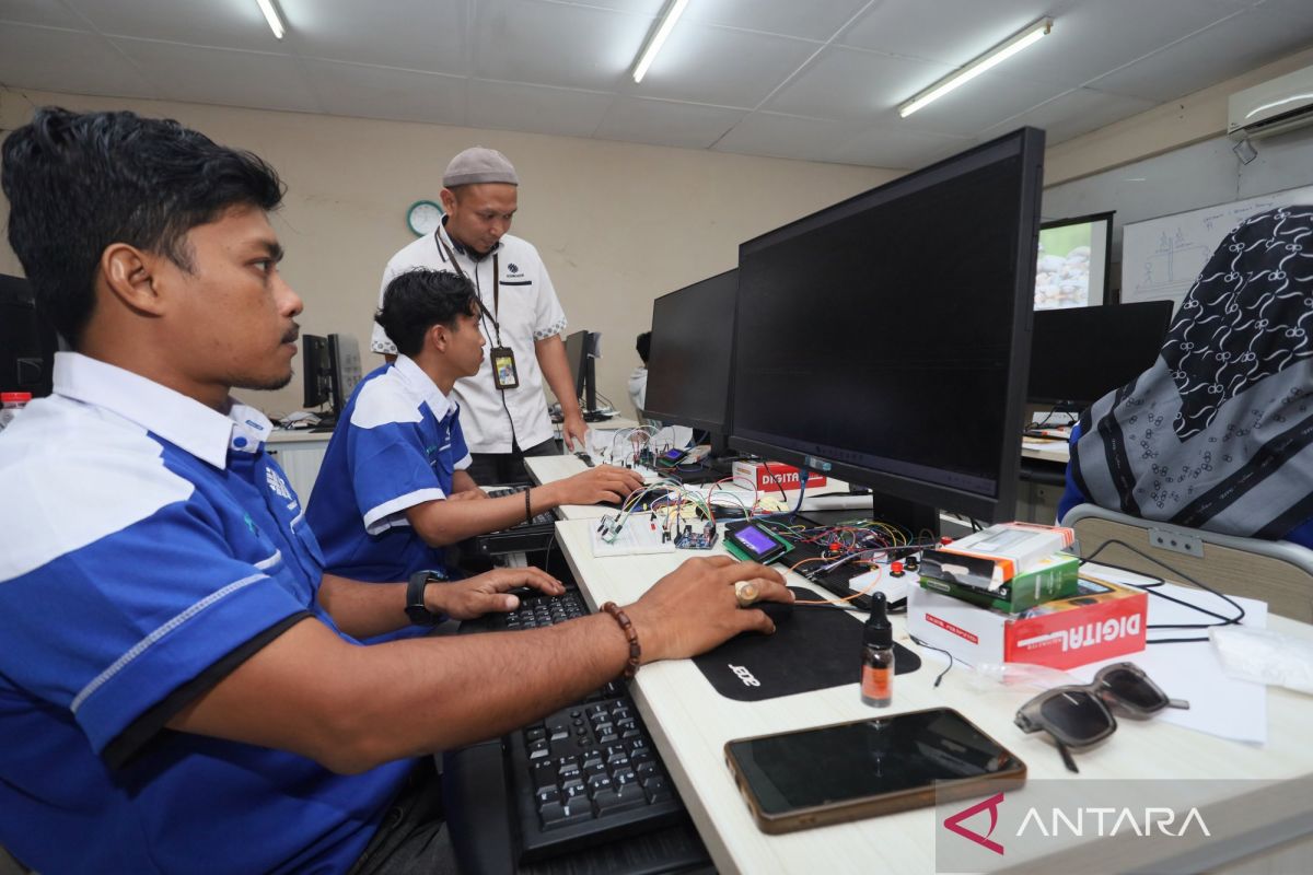Thousands of garment workers in Central Java face layoffs, government intervention urged