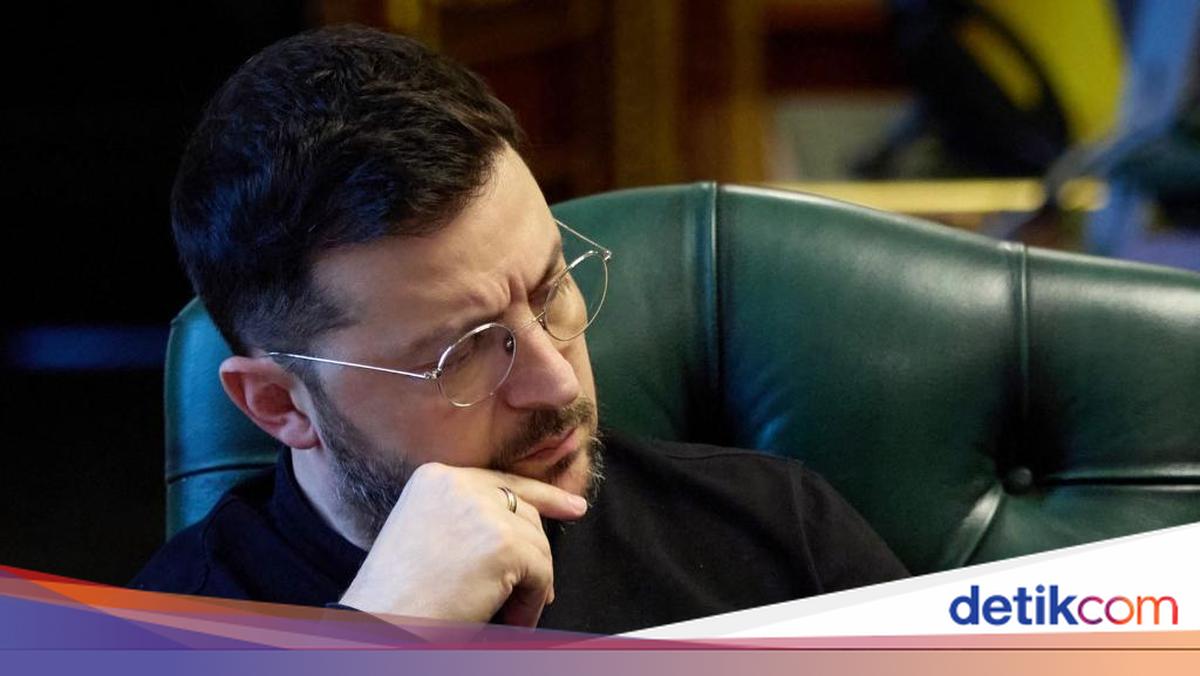Zelensky Speaks with Trump Envoys, Seeks to End War with Russia