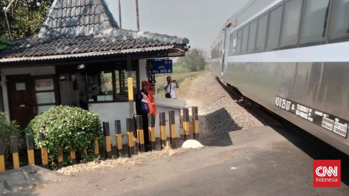 KAI Apologises After Level Crossing Barrier Fails to Close as Train Passes
