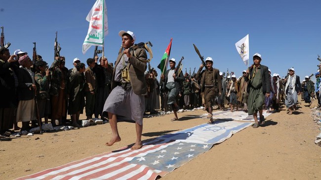 Houthis Complete Military Preparations for Red Sea Blockade, Saudi Oil Exports at Risk