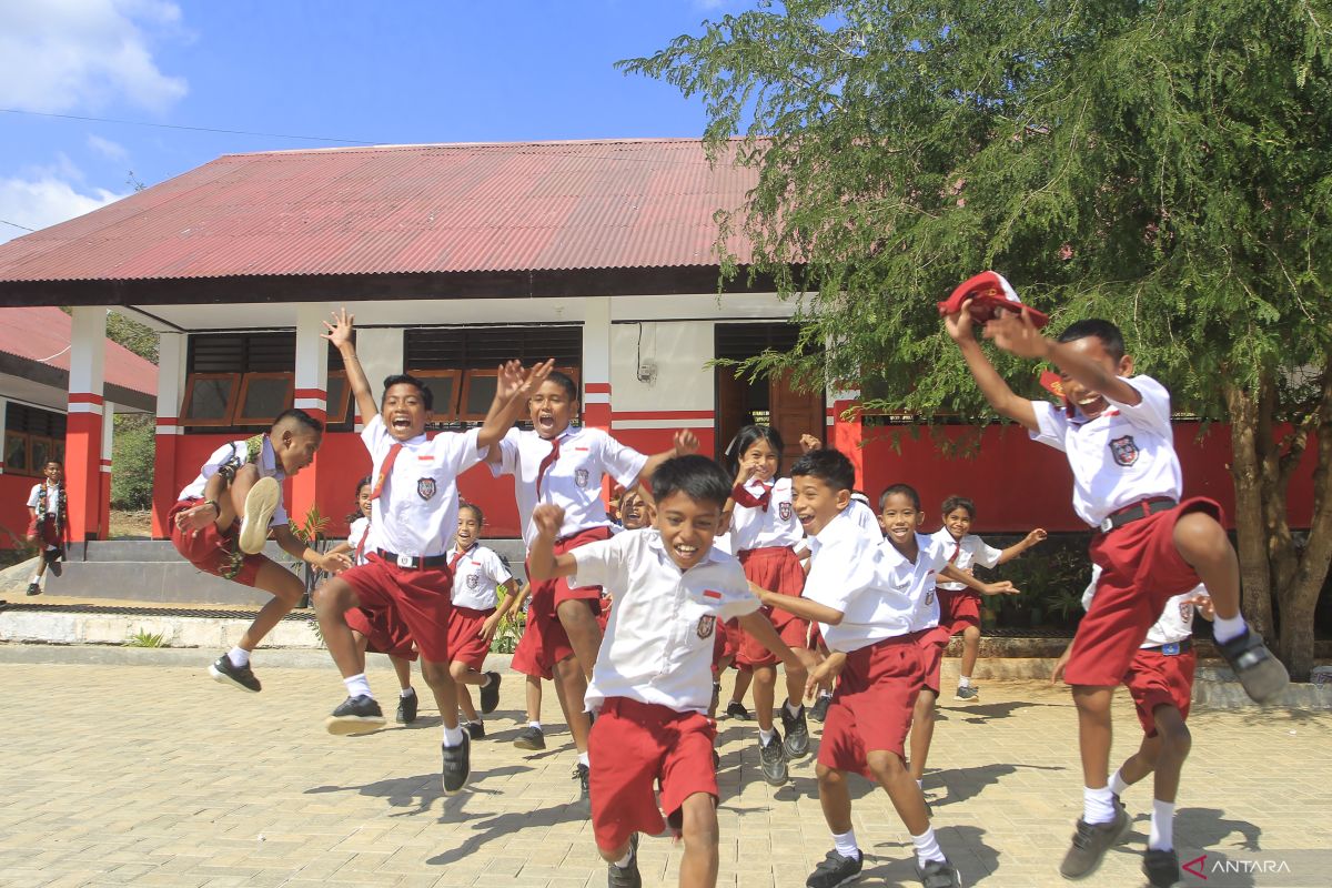 Government Guarantees Continuing Education for Migrant Workers' Children on National Children's Day 2026