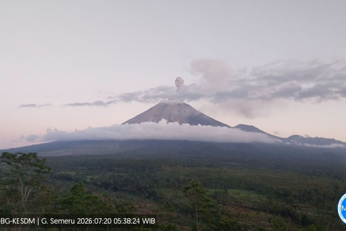 Mount Semeru Erupts Twice on Thursday Morning, Visuals Unobserved