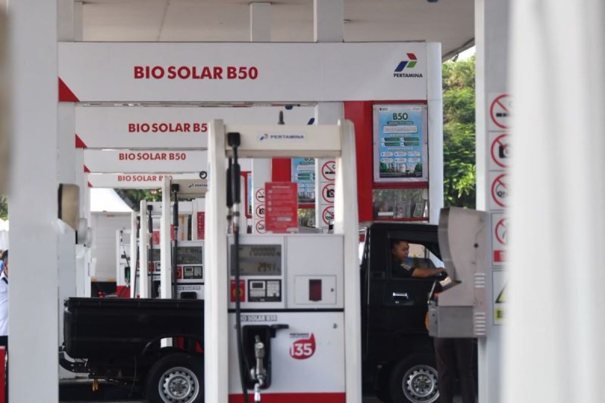 Is High-RON Petrol More Fuel-Efficient? An Explanation Based on Engine Compatibility