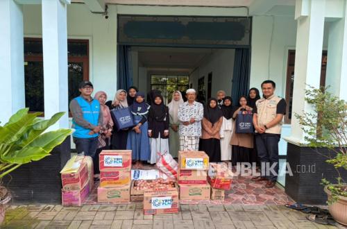PLN Yogyakarta Distributes Food Aid to Support Community Welfare