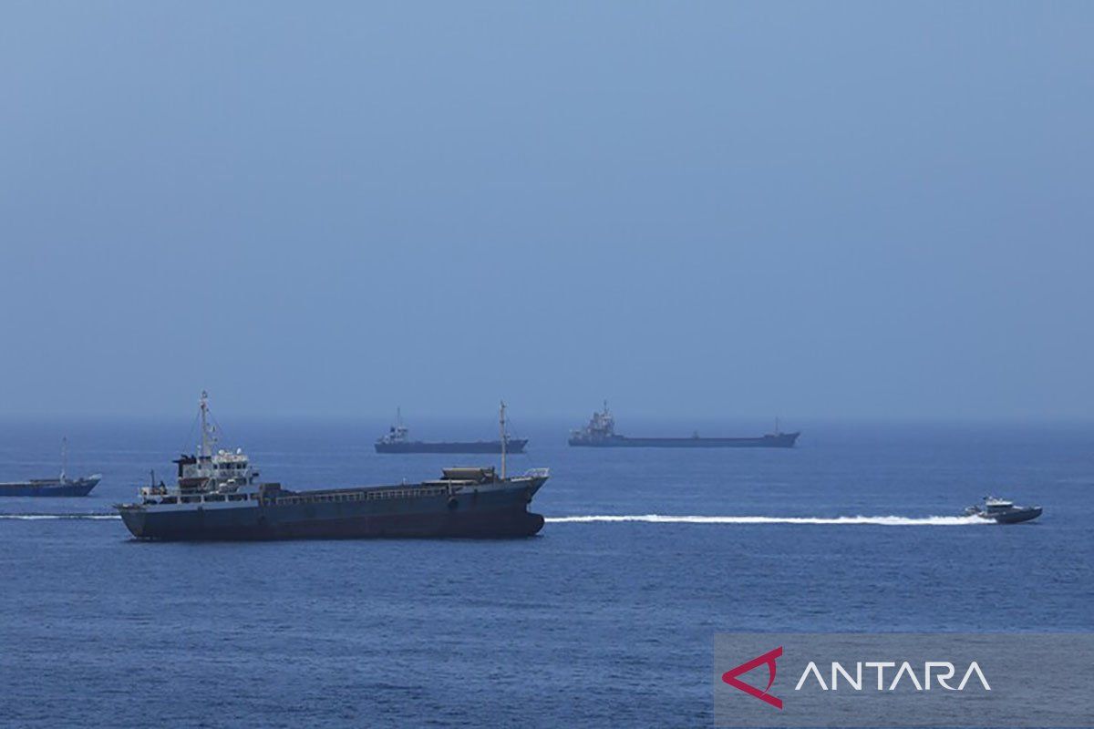 Tanker Explodes Attempting to Cross Mine-laden Strait of Hormuz