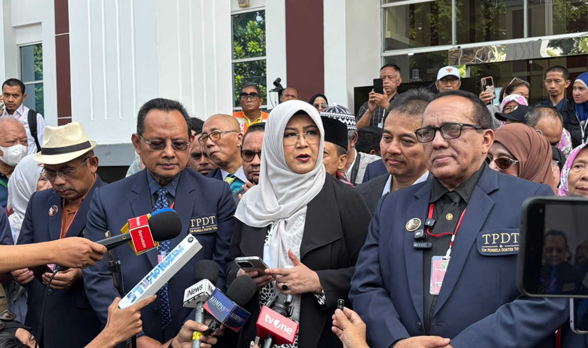After Exception Granted, Doctor Tifa Vows to Continue Fight Over Jokowi's Diploma Controversy