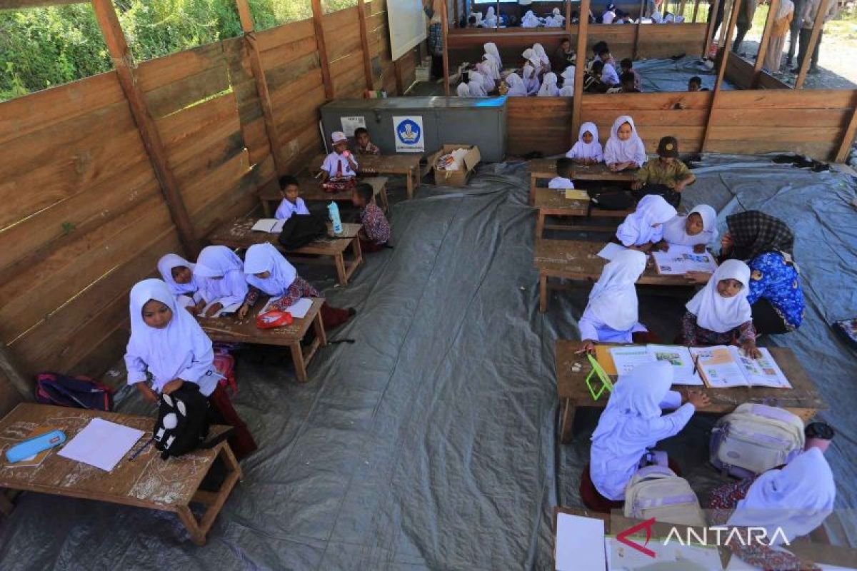 Learning Activities at Emergency School Affected by Disaster in Nagan Raya