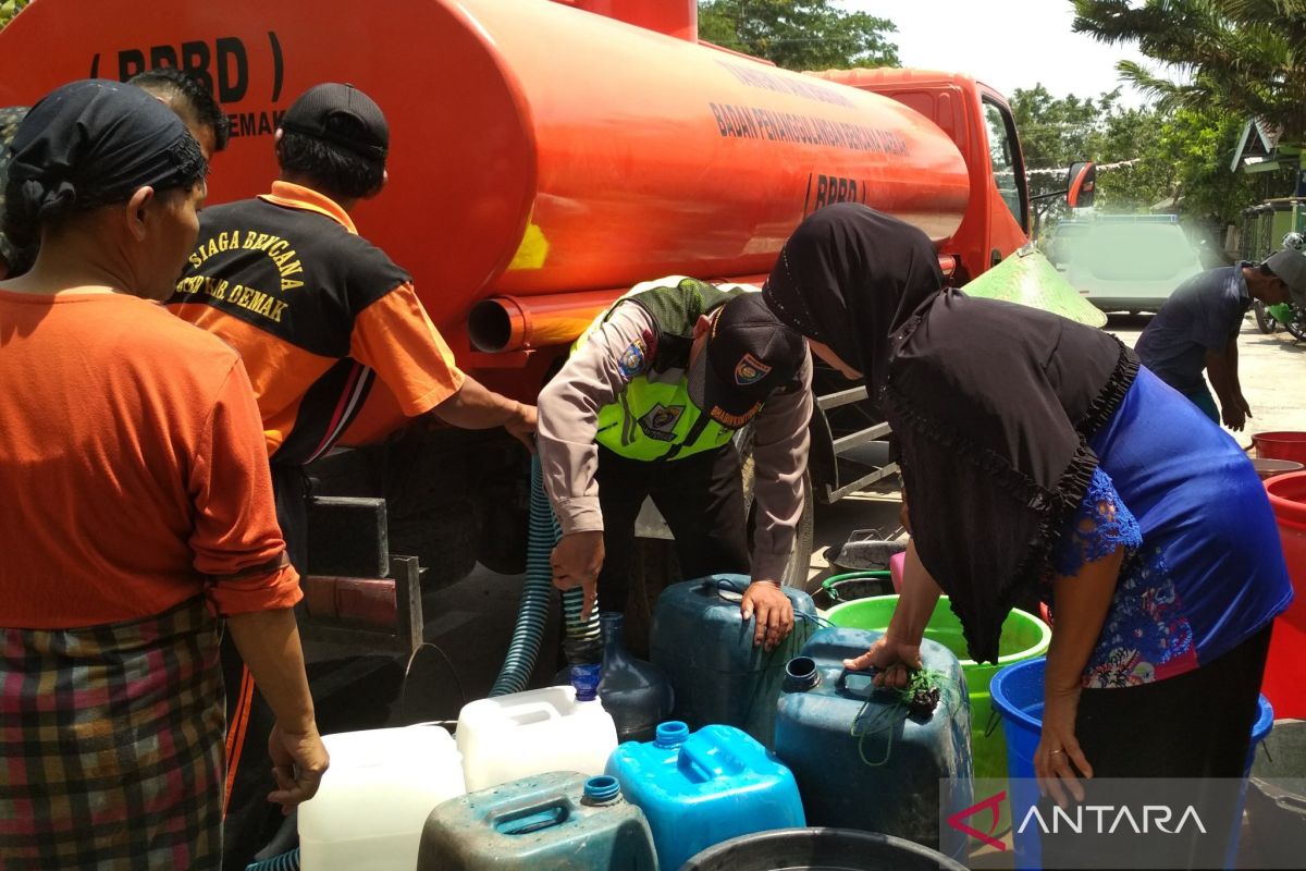 BNPB: 30,000 Litres of Clean Water Distributed to Tackle Drought in Demak
