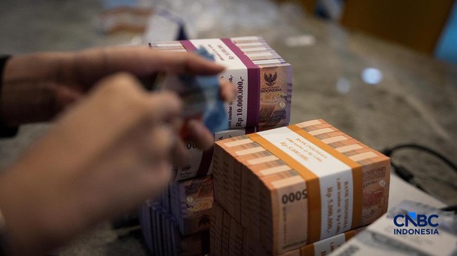 Over 200 Banks Queue for Merger, OJK Reports