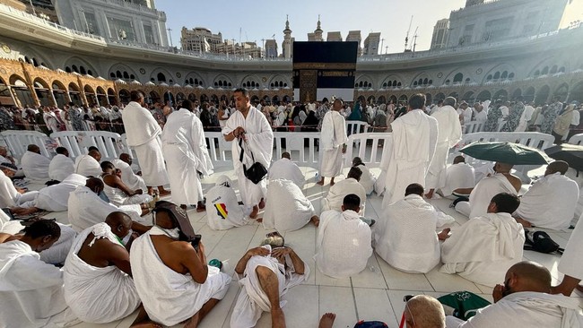 Saudi Arabia Launches One-Year Multiple-Entry Umrah Visa: Requirements and Costs