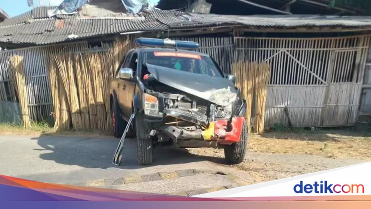 Police Vehicle Crushed by Train at Unguarded Level Crossing in Bantul