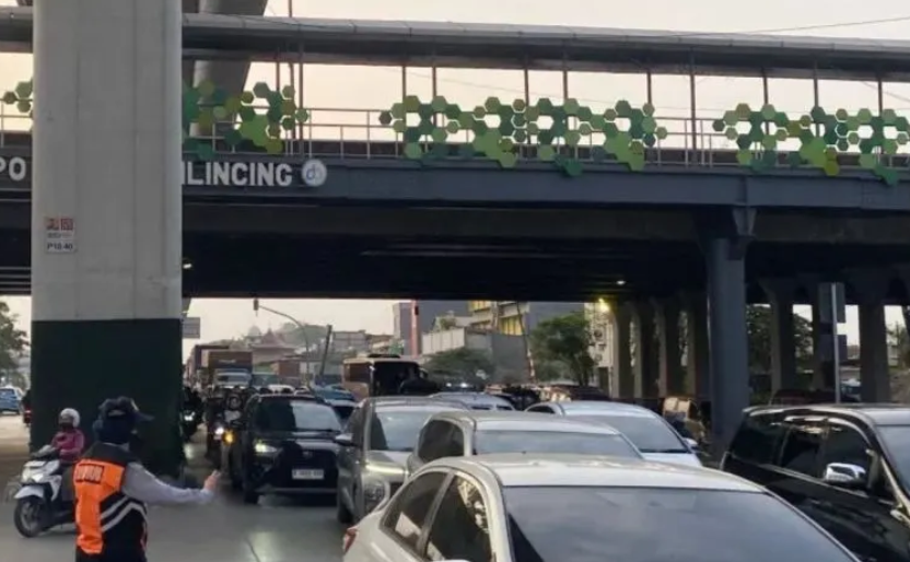 Cakung-Cilincing Gridlock: Pramono Waives Buffer Zone Fees to Ease Congestion