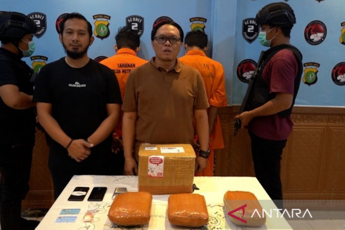 Police Foil 3kg Cannabis Delivery via Courier Service in Tangerang