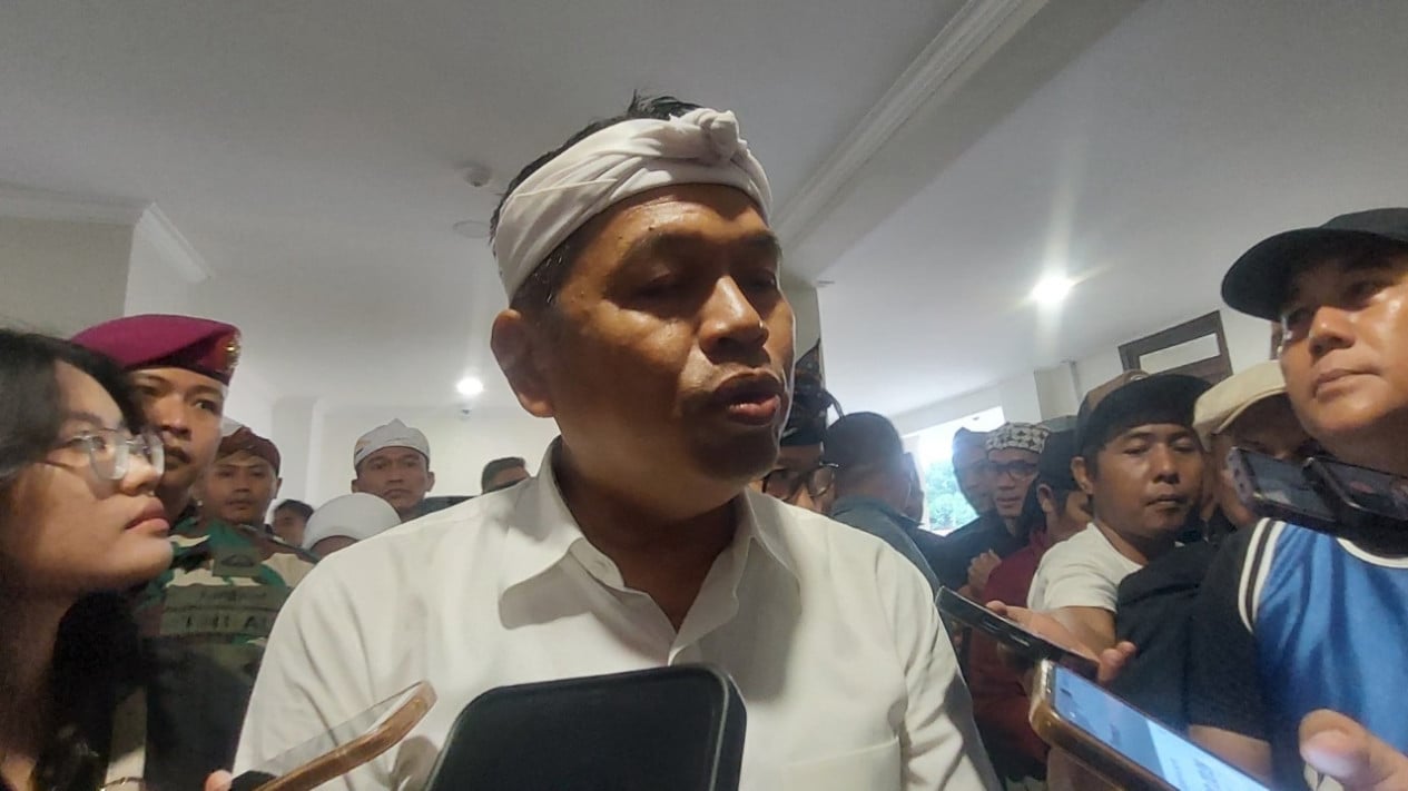 West Java Governor Evaluates Old Angkots and Plans Husein Airport Reopening to Revamp Transport