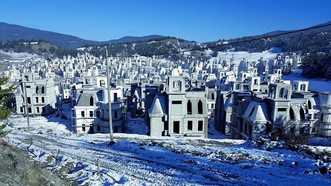 Luxury Castle Project Worth Rp3 Trillion Fails Completely, Now a Ghost Town
