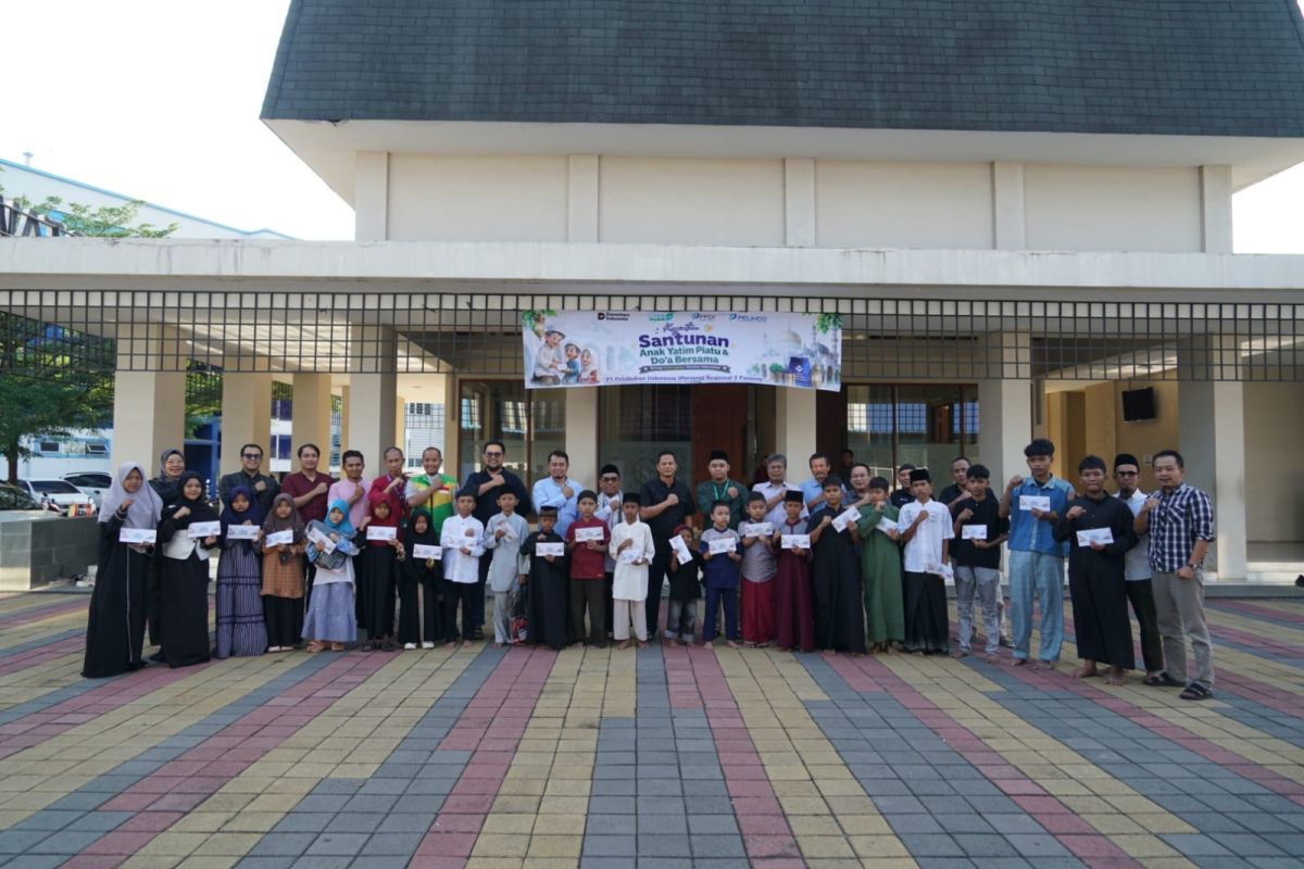 Pelindo Regional 2 Panjang Provides Aid to 31 Orphans Through TJSL Programme