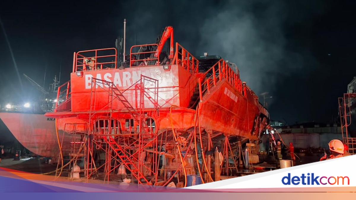 Police Investigate Basarnas Ship Fire in North Jakarta