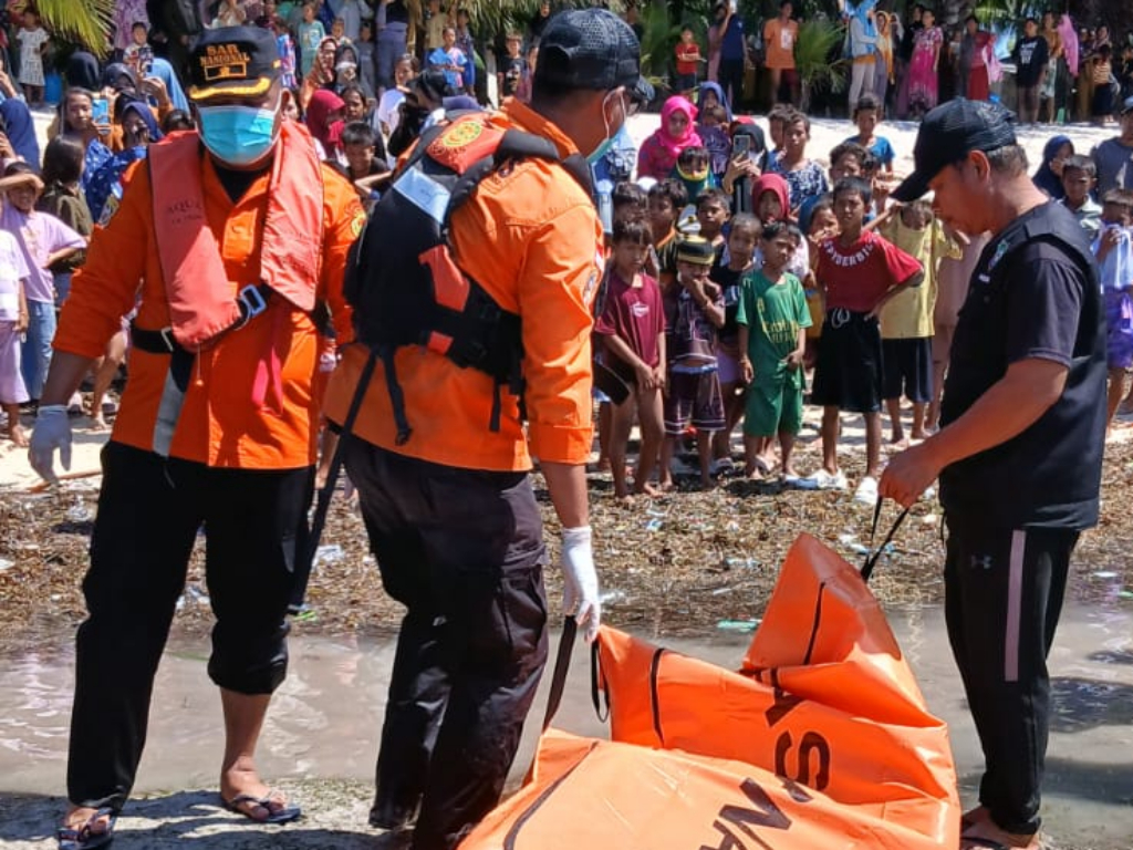 Search for KM Nurul Salsa Extended, SAR Team Evacuates Another Male Body