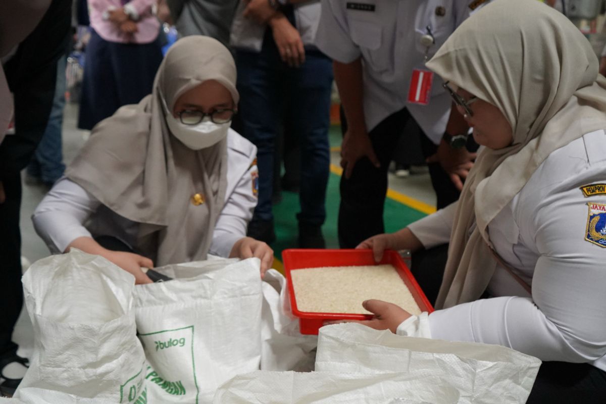 Bulog DKI-Banten Ensures Rice Quality for Second Phase of Food Aid