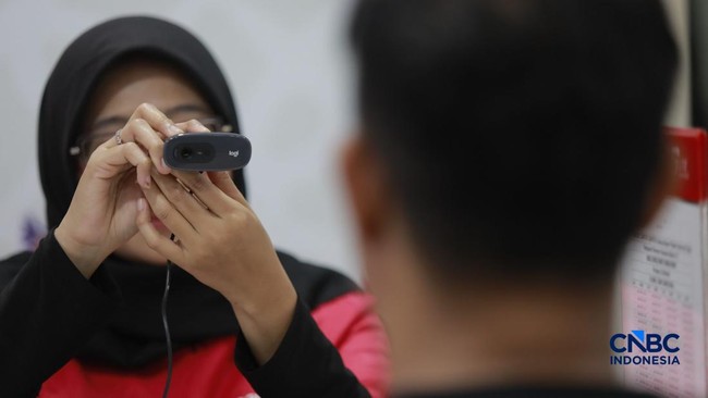 Indonesia Mandates Biometric SIM Card Registration, Sees Sharp Drop in New Numbers