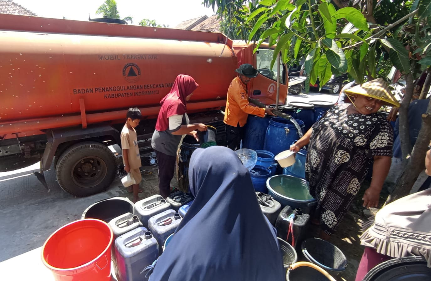 Drought Causes Wells in Indramayu to Turn Salty, Residents Request Clean Water Aid