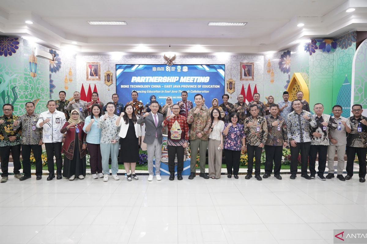 East Java partners with Chinese industry to train 5,000 vocational teachers in AI