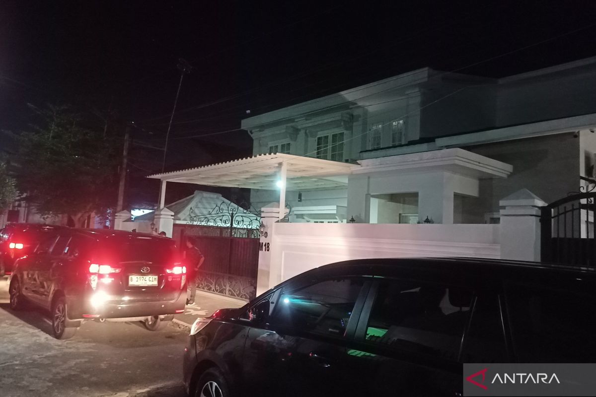 KPK searches private residence of West Lombok Regent