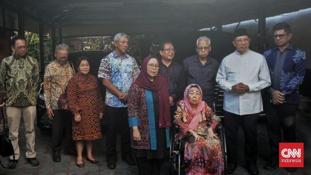 Gus Dur's Wife and Other Figures Meet Sultan of Yogyakarta to Discuss Law and Asset Forfeiture Bill