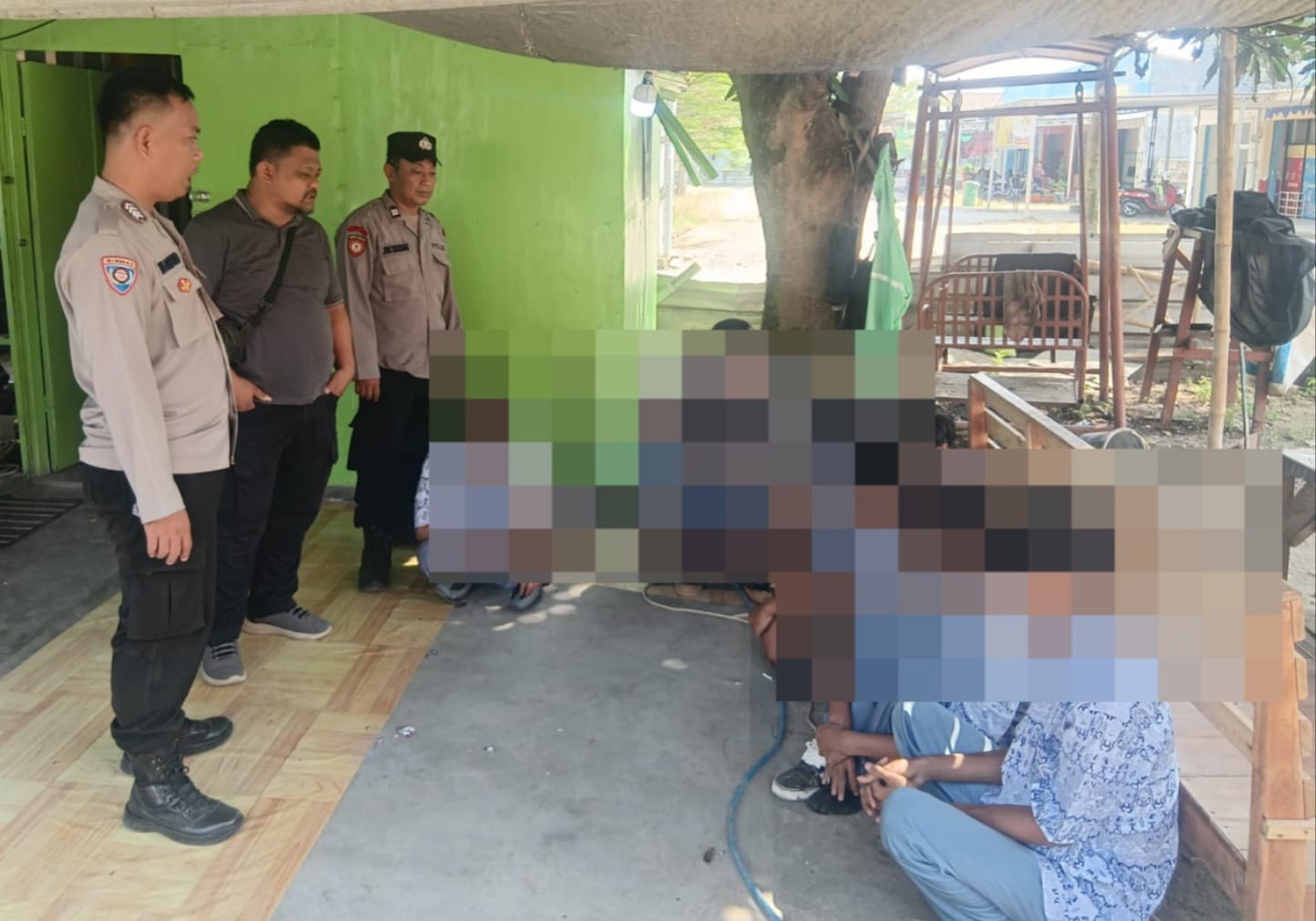 Ten Students Caught Loitering During School Hours Taken to Police Station