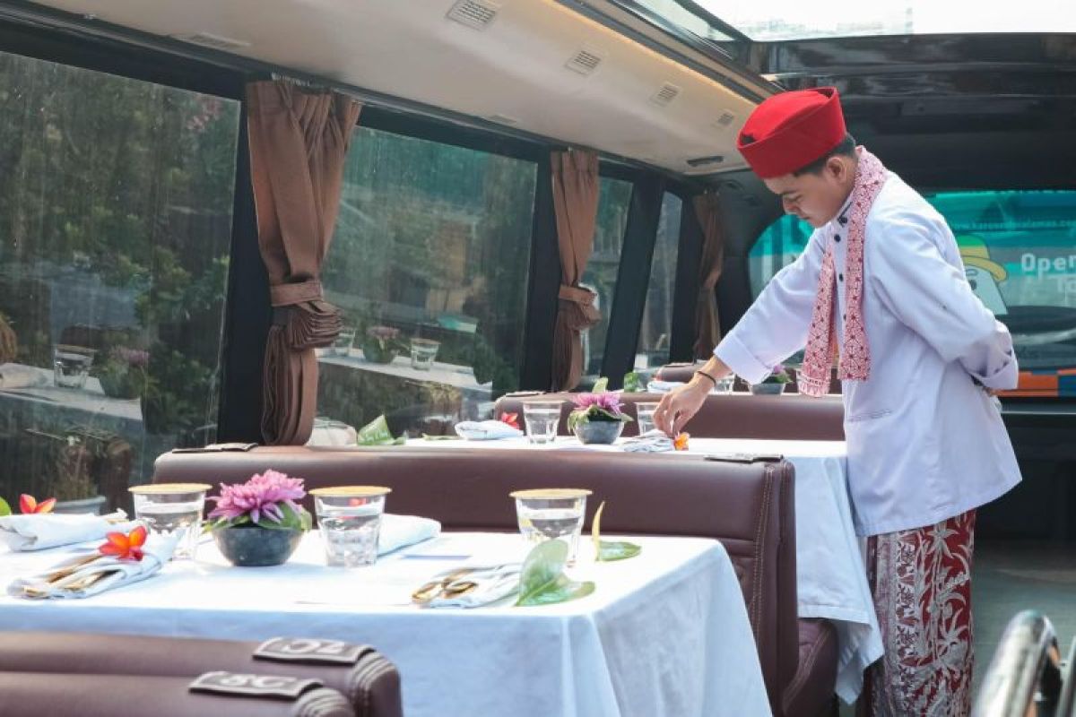 Jakarta Government Trials 'Open Dining' Culinary Bus Tour