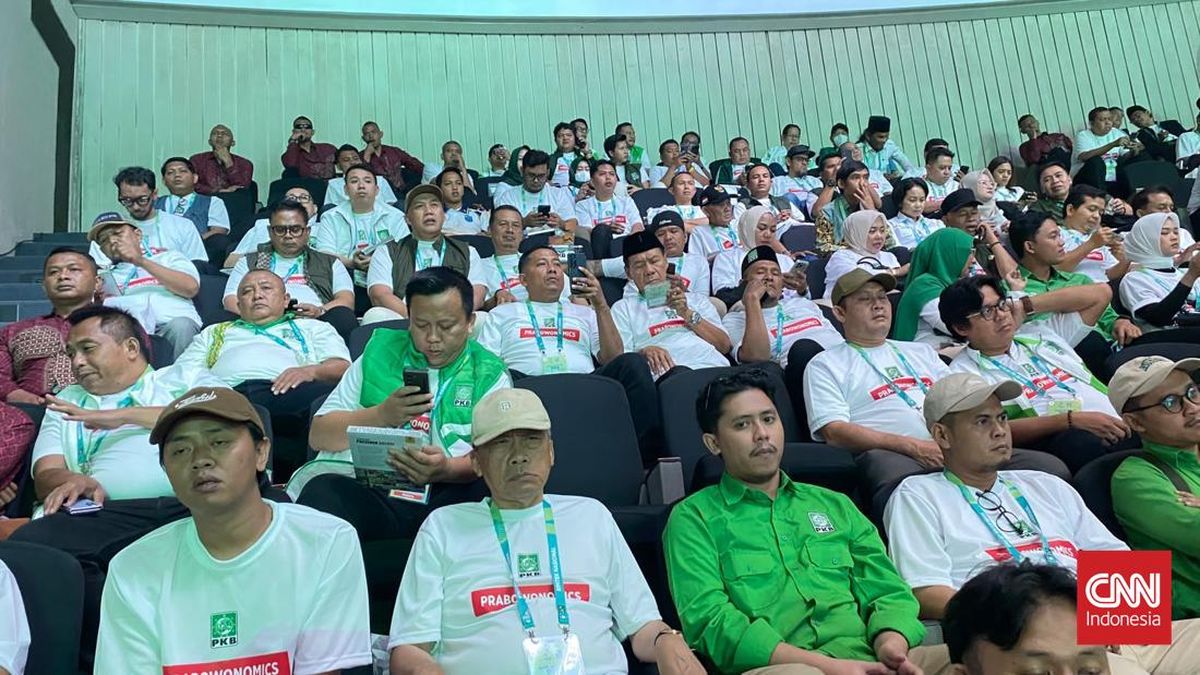 PKB Cadres Don 'Prabowonomics' Shirts at 28th Anniversary Event