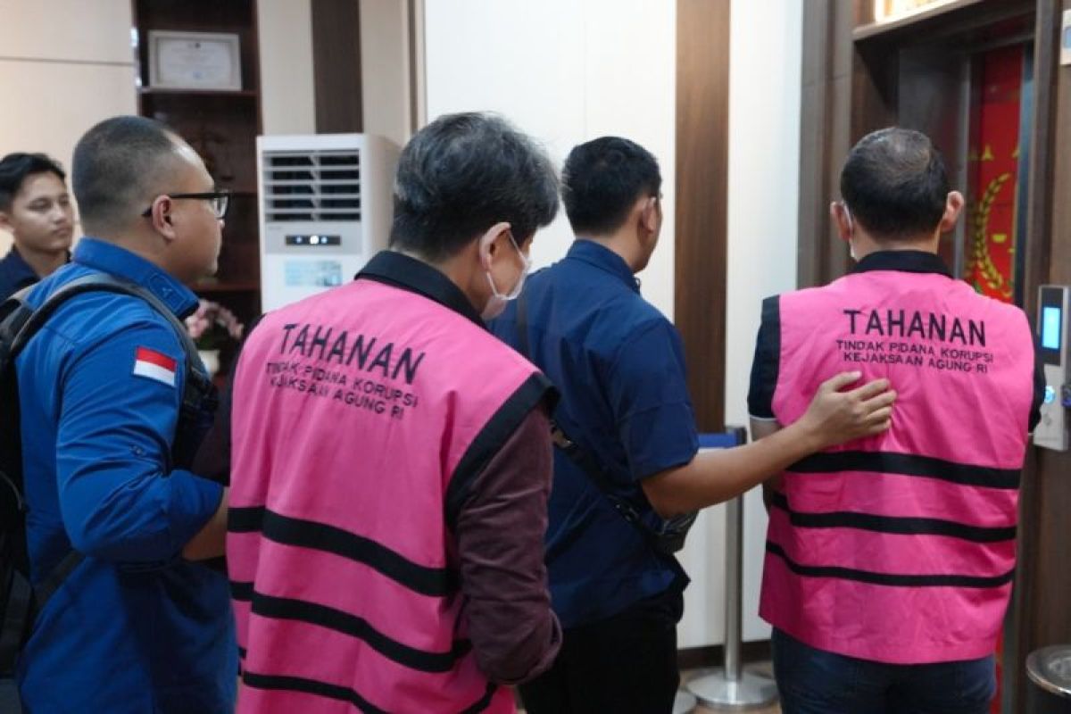 Attorney General's Office Transfers Four Suspects in PT AKT Mining Corruption Case to Central Jakarta Prosecutors