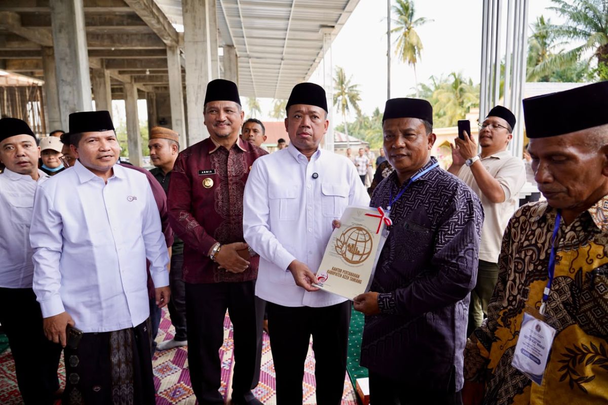 MUI Hands Over Aid for Mosque and Home Rehabilitation in Flood-Hit Aceh Tamiang