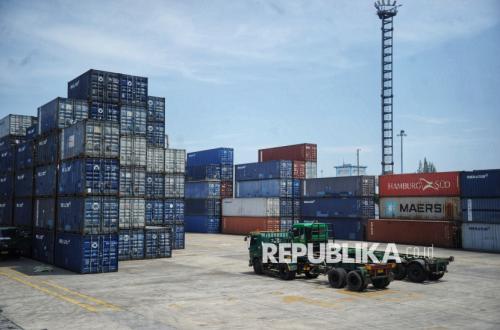 US Imposes New Tariffs of Up to 12.5 Percent on 60 Trading Partners Starting Friday